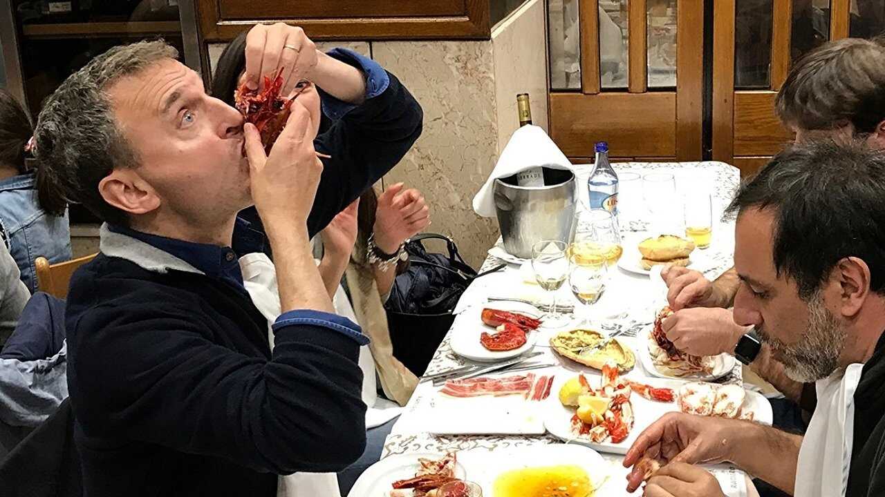 AR - Somebody Feed Phil 0