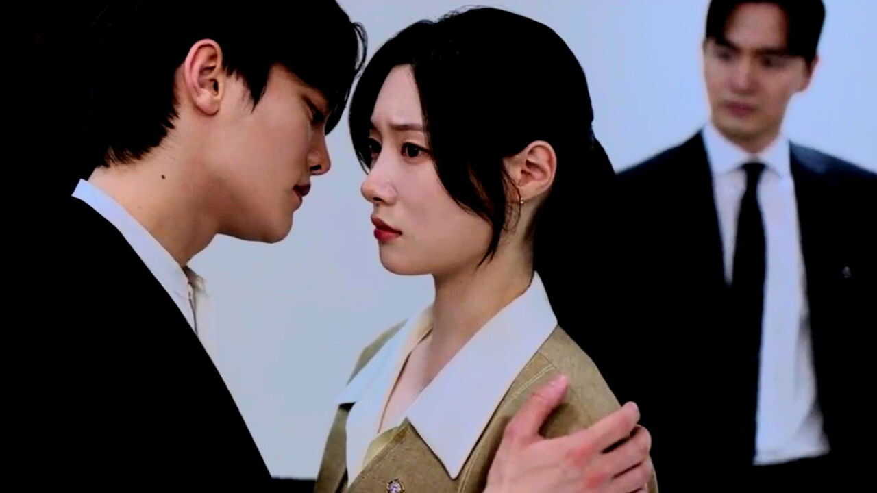 EN - Beyond The Bar (2025) (KR) 3