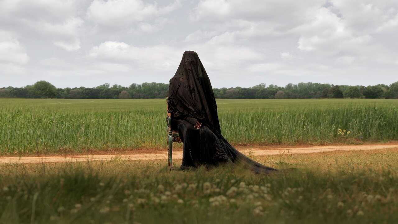 The Woman in the Yard 0
