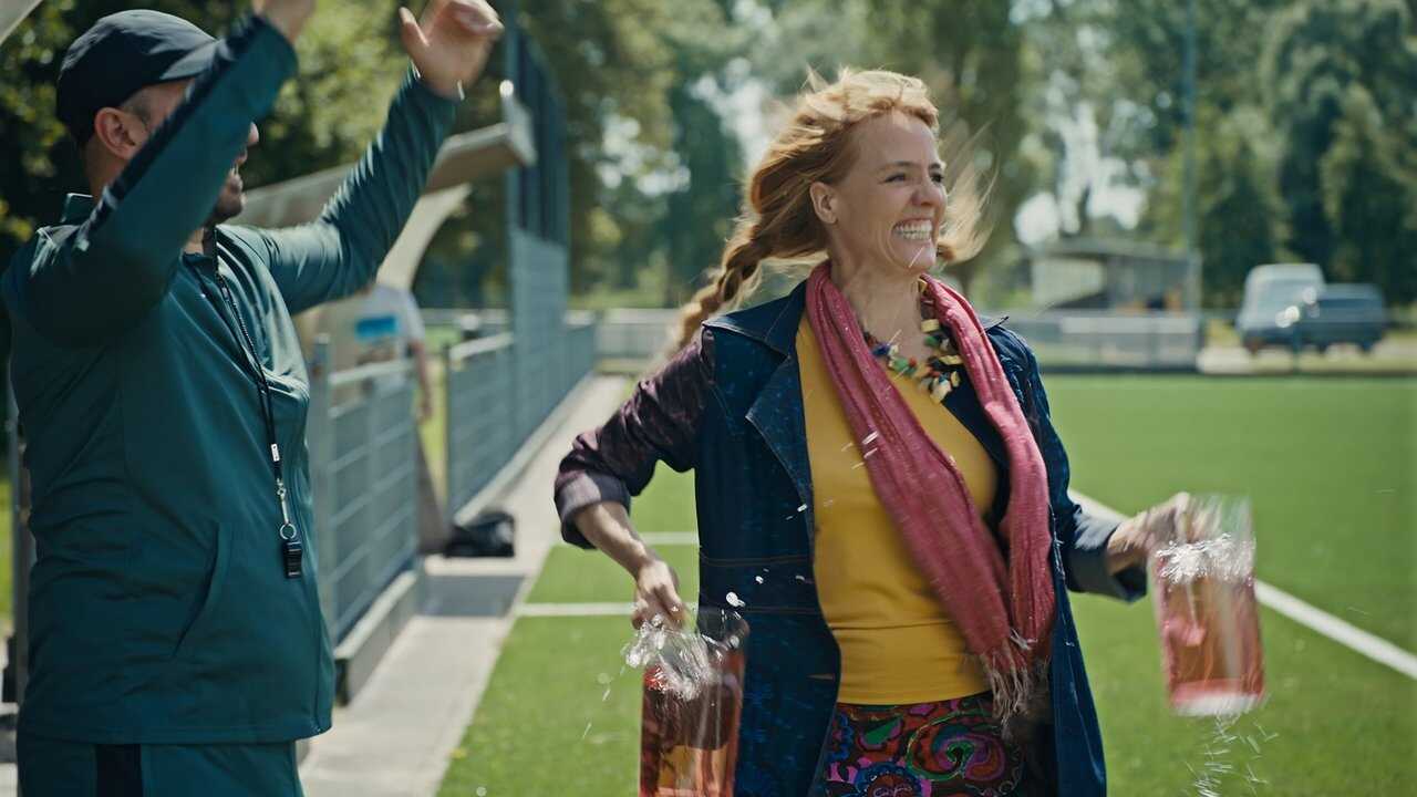 DE - Football Parents (2025) 1