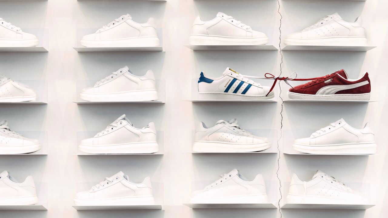 DE - Sneaker Wars: Adidas v Puma (2025) (GB) 3