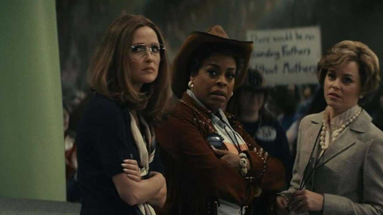 EN - Mrs. America (2020) 3