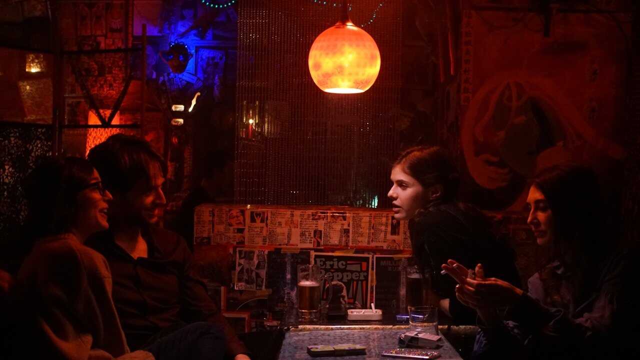 Lost Girls & Love Hotels (2020) 0