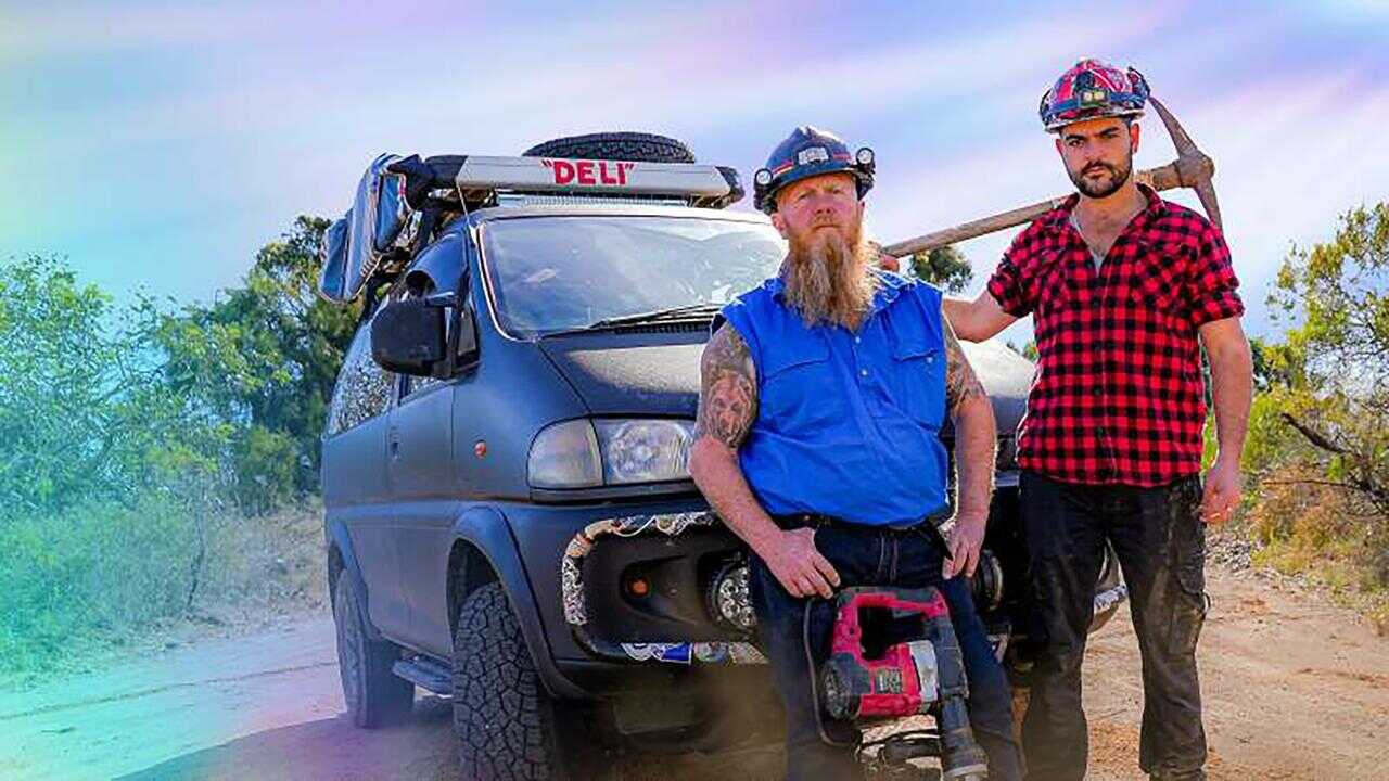 EN - Opal Hunters: Red Dirt Road Trip (2022) 0