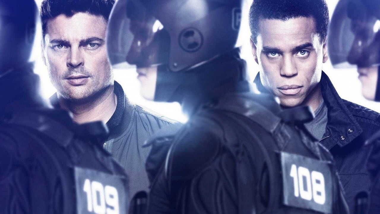 EN - Almost Human (2013) 4