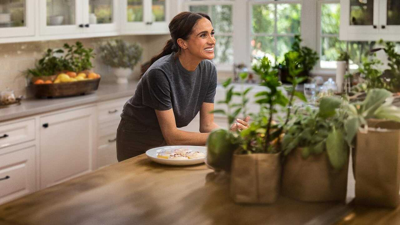 EN - With Love, Meghan (2025) 3