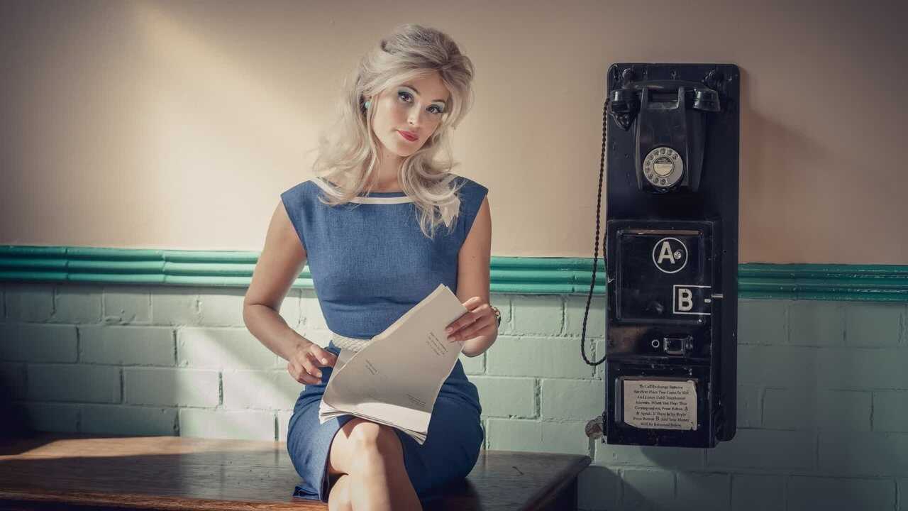 ES - Funny woman (2023) 2