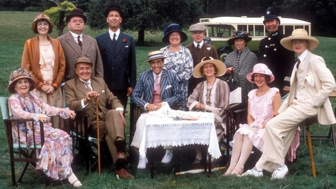 EX - You Rang, M'Lord? (1990) 3