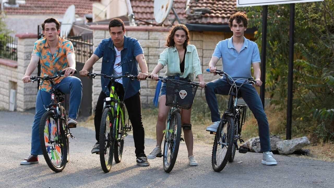 ES - Chicos de barrio (2022) 1