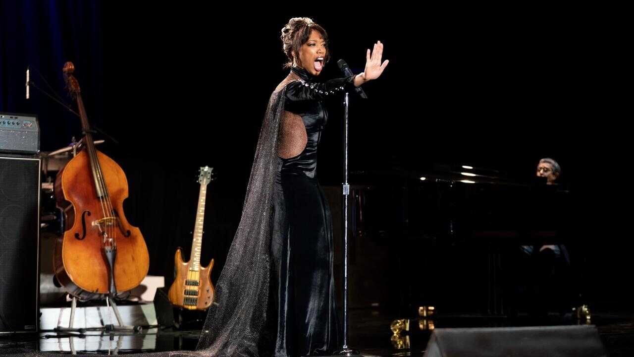 Whitney Houston: I Wanna Dance with Somebody 0