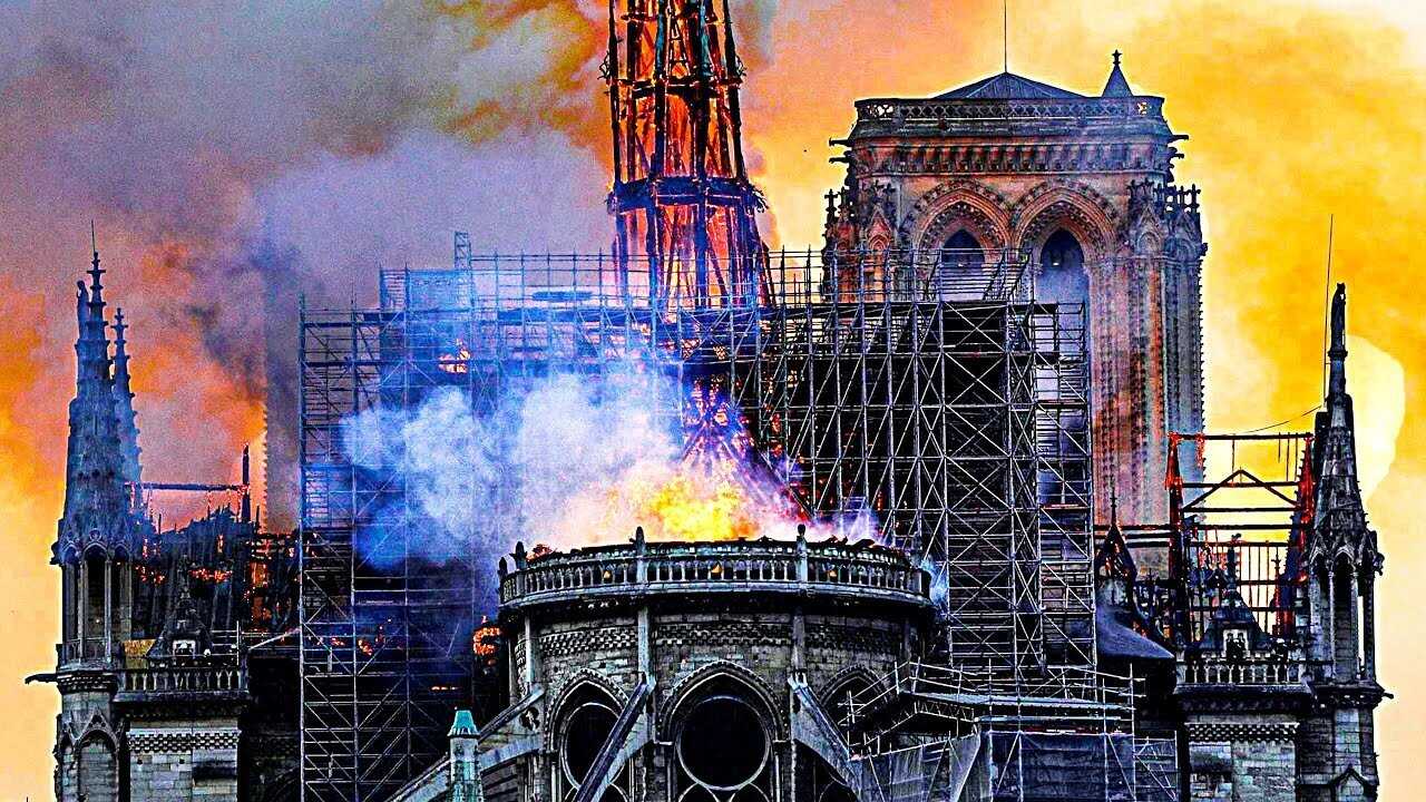 Notre-Dame brûle 0