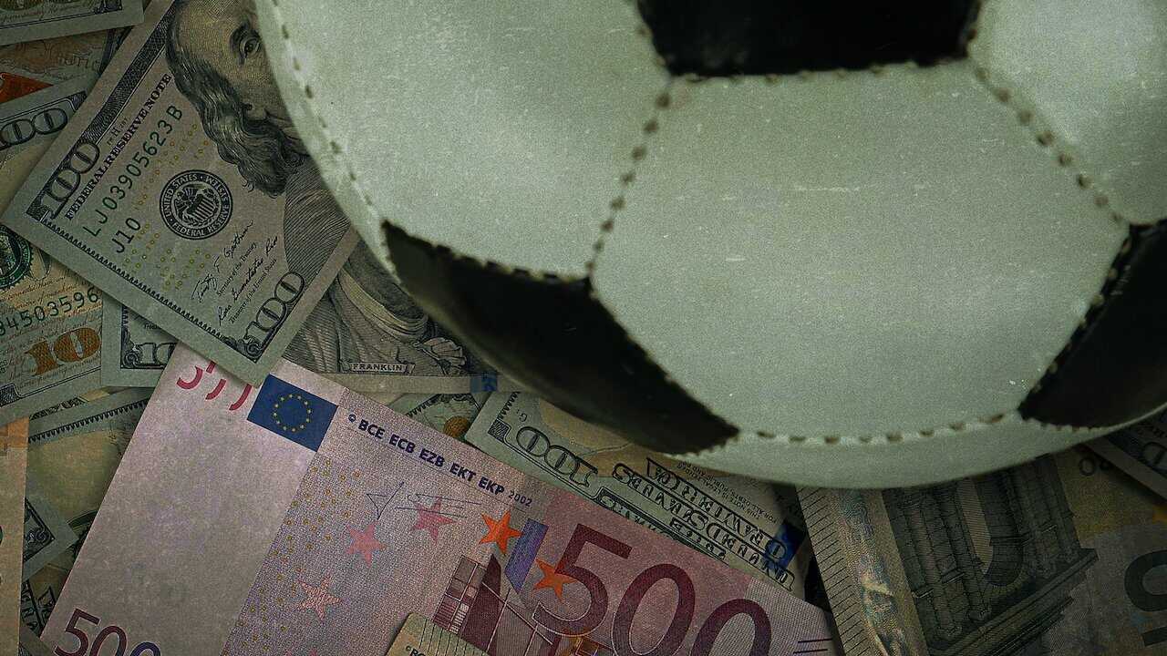 DE - FIFA Uncovered (2022) (US) 1