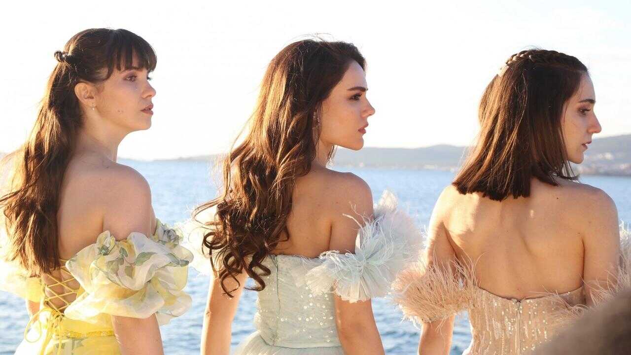 AR - مسلسل ثلاث أخوات مدبلج 0