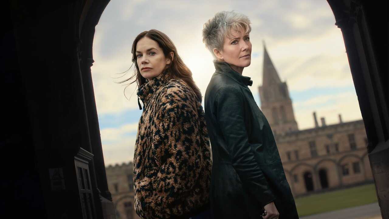 ES - El misterio de Cemetery Road (2025) (GB) 1