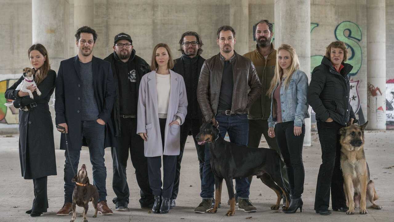 FR - Dogs of Berlin 0