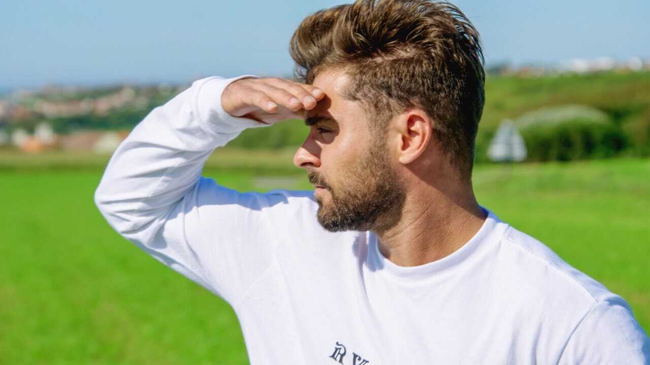 EN - Down to Earth with Zac Efron (2020) 2