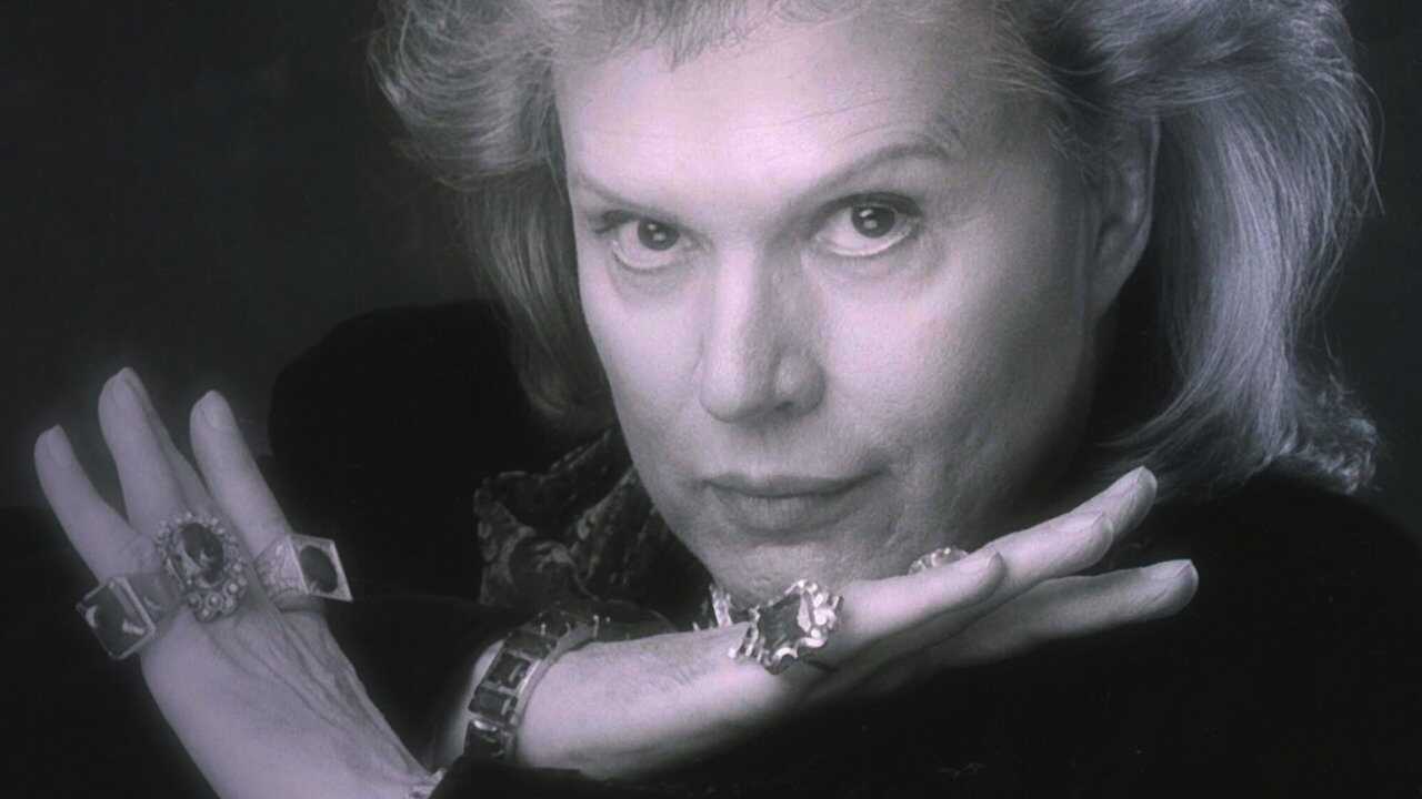 Mucho Mucho Amor: The Legend of Walter Mercado 0