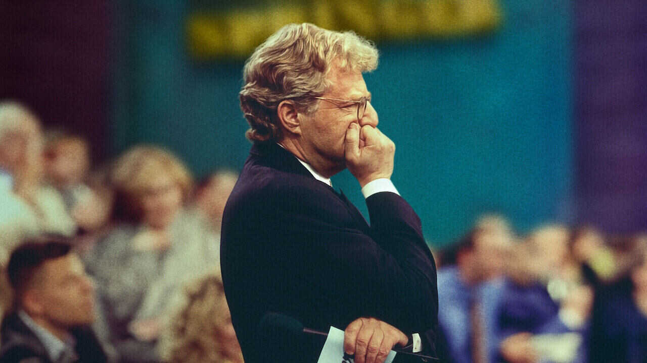 EN - Jerry Springer: Fights, Camera, Action (2025) 3