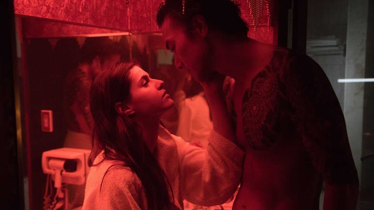 Lost Girls & Love Hotels 0