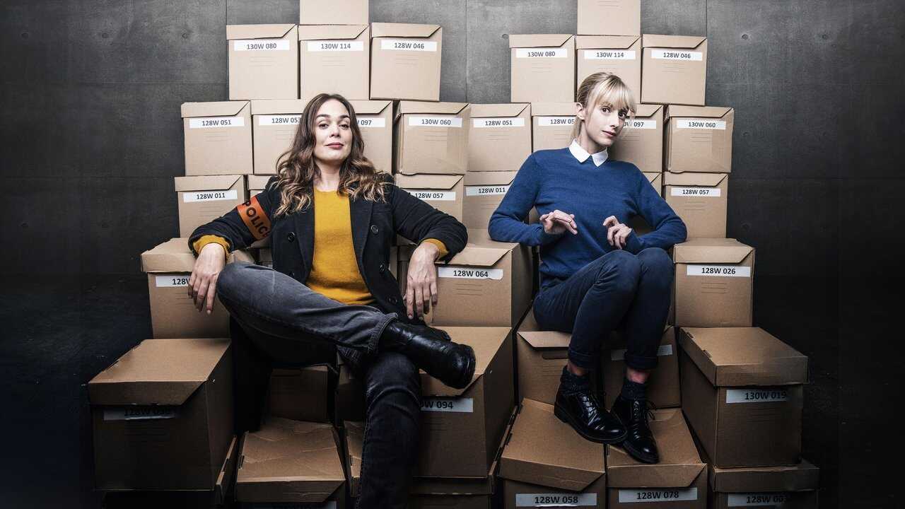 FR - Astrid et Raphaëlle 0