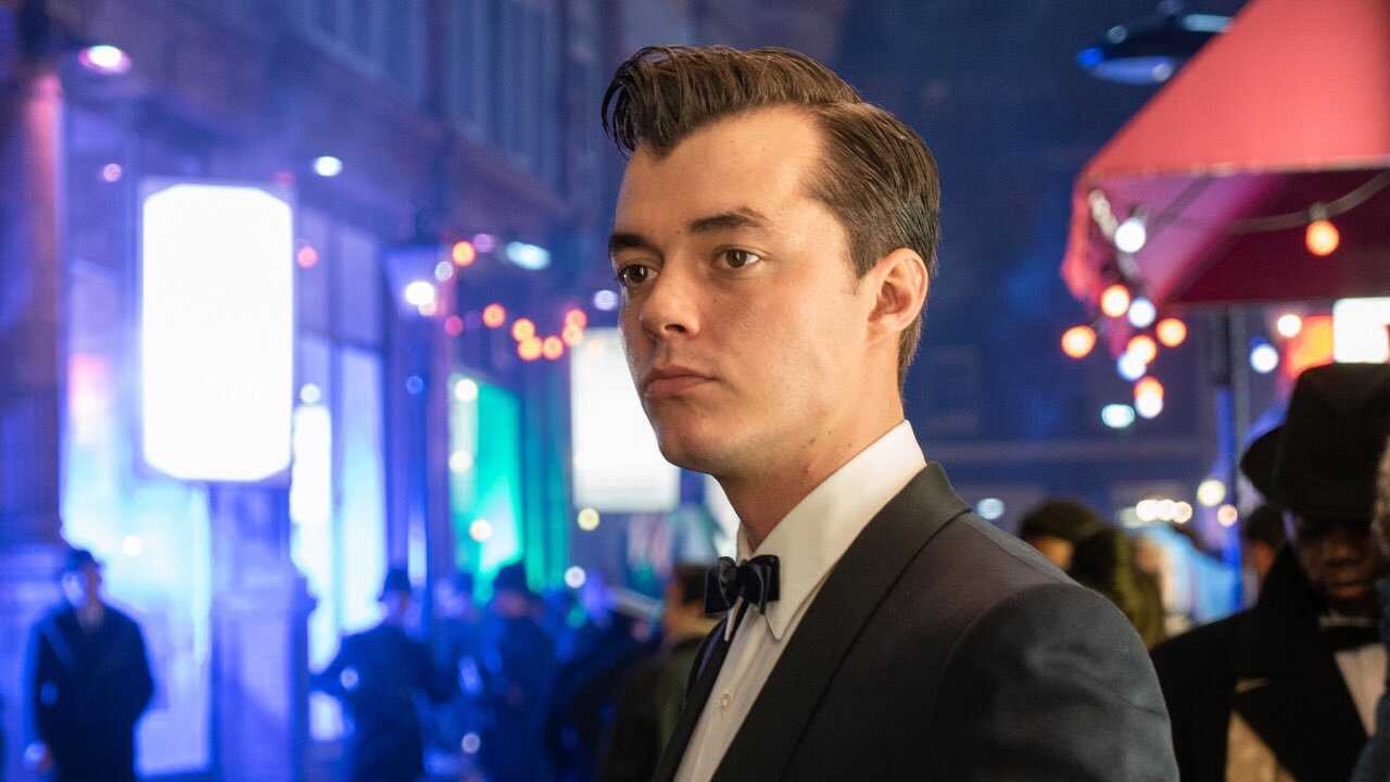 EX - Pennyworth: The Origin of Batman's Butler (2019) 1