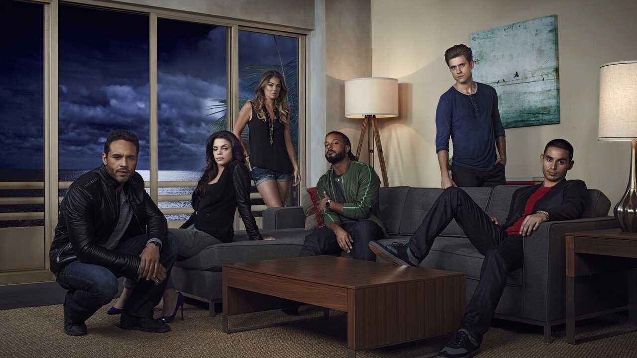 EN - Graceland (2013) 3