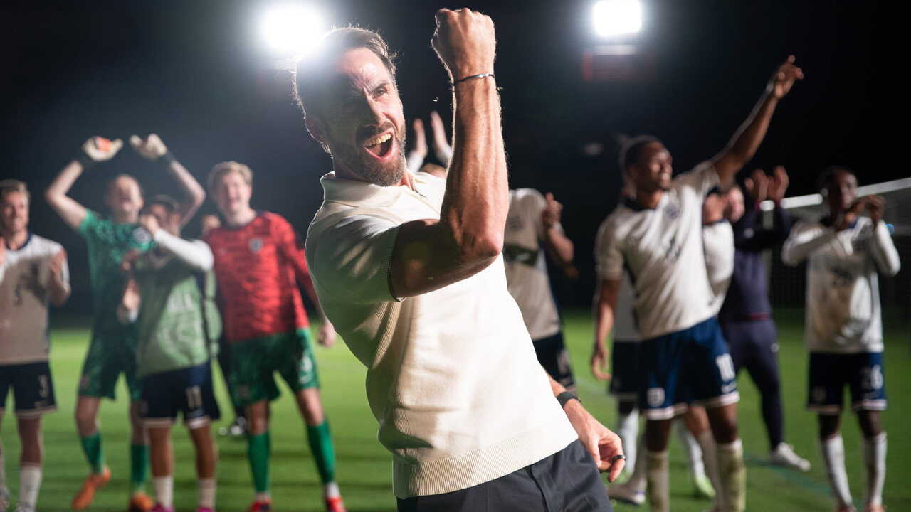 EN - Dear England (2026) (GB) 1