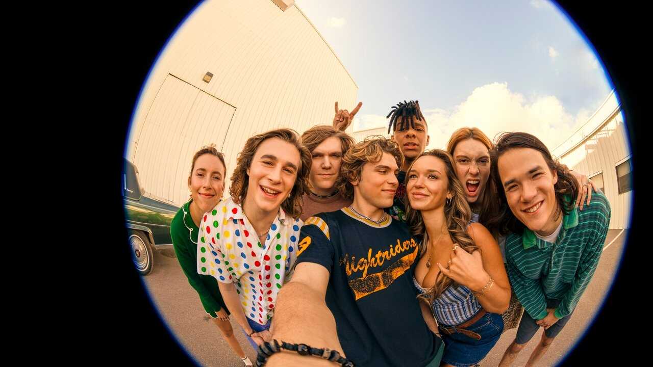 DE - The Runarounds (2025) (US) 0