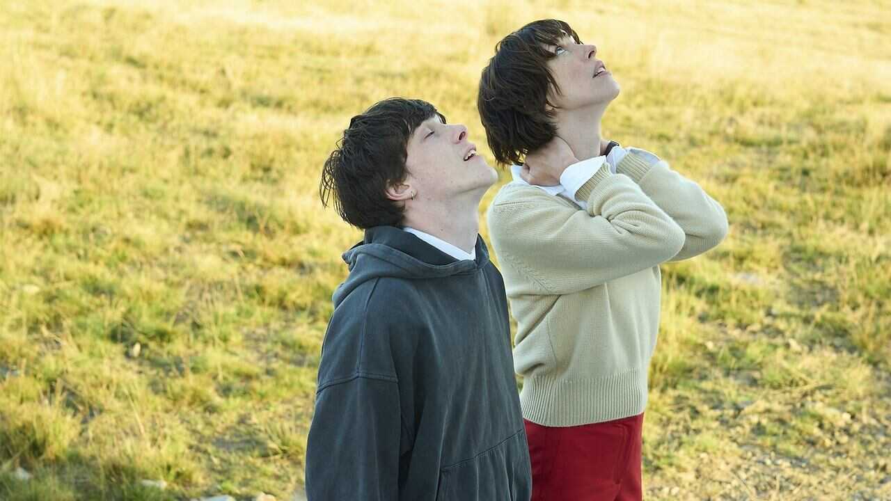 ES - The Listeners (2024) 2