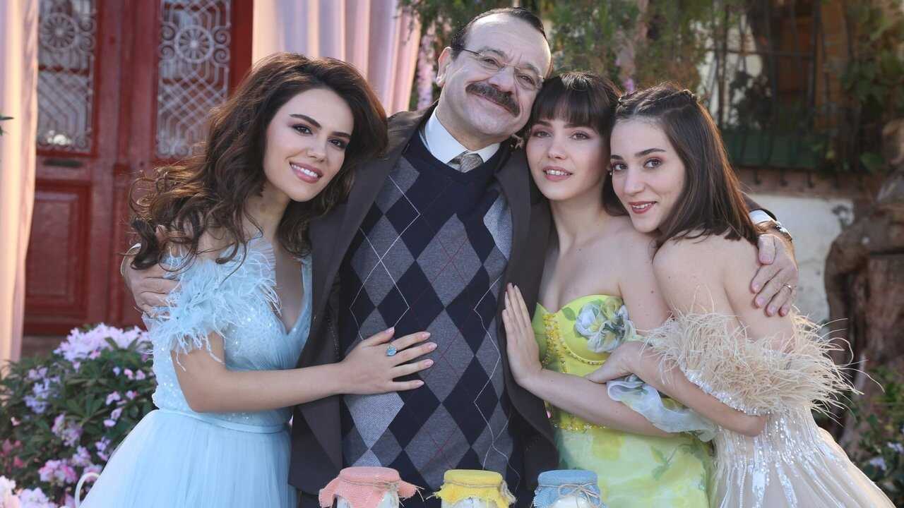 AR - مسلسل ثلاث أخوات مدبلج 1