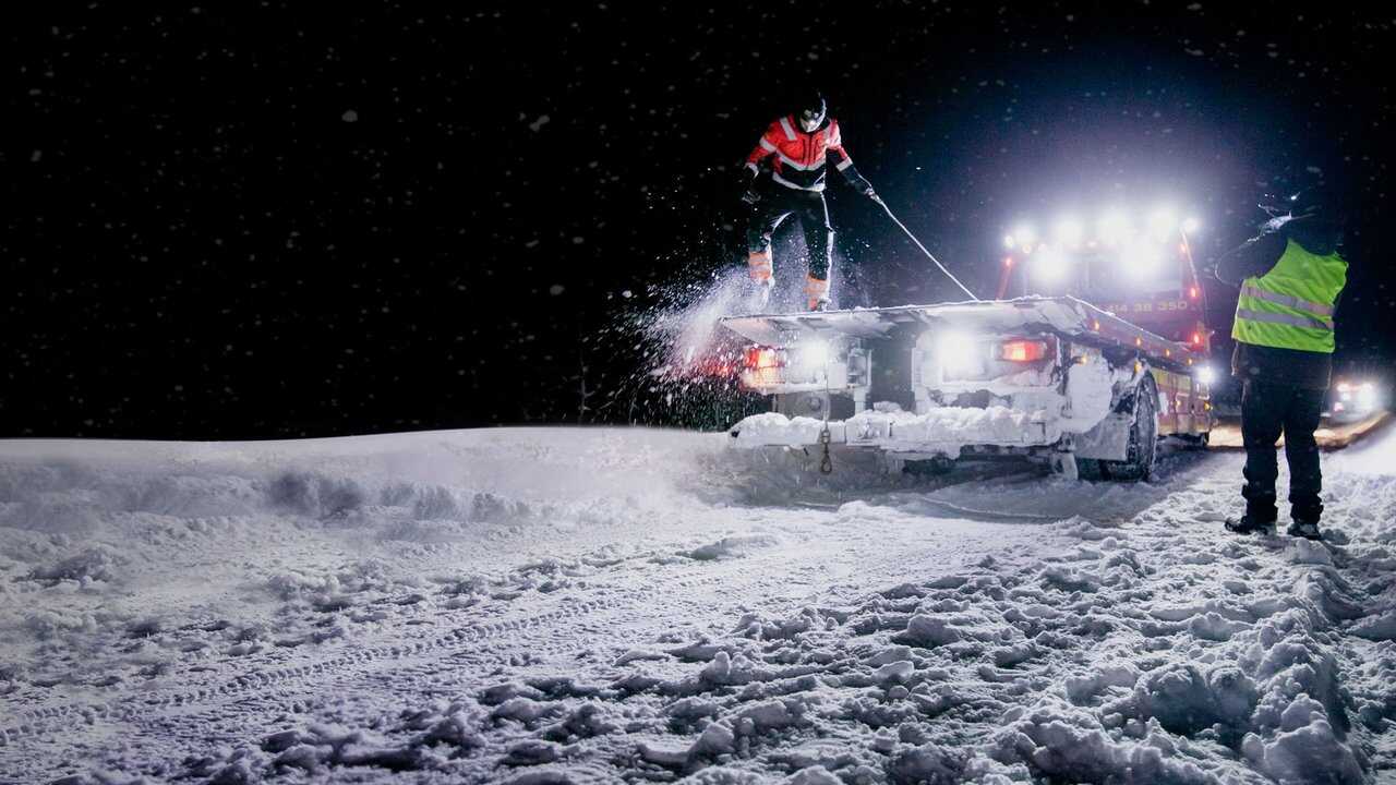 D+ - Ice Road Rescue (2015) 1
