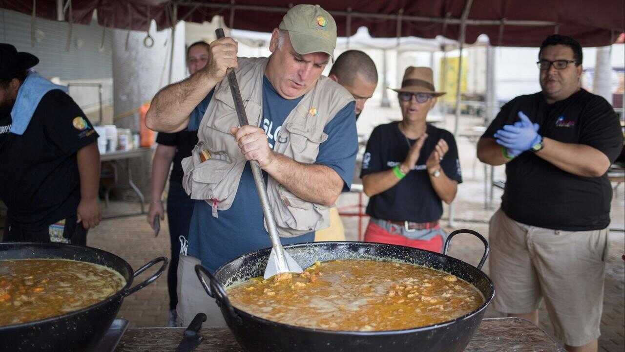 We Feed People 0