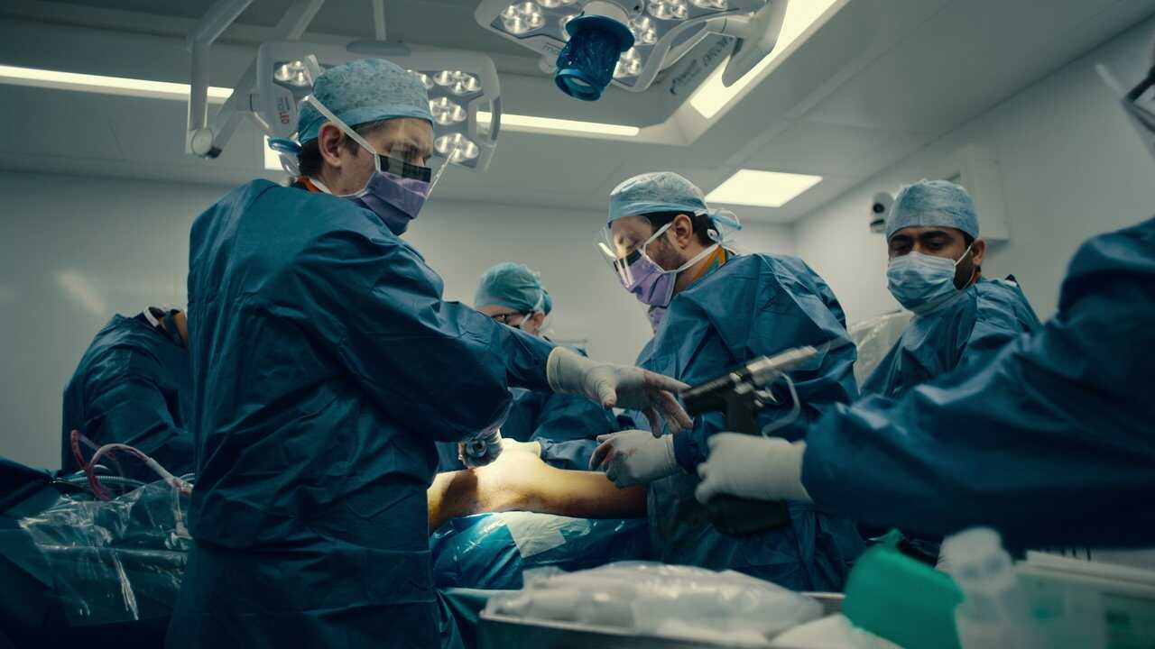 EN - Critical: Between Life And Death (2025) (GB) 0