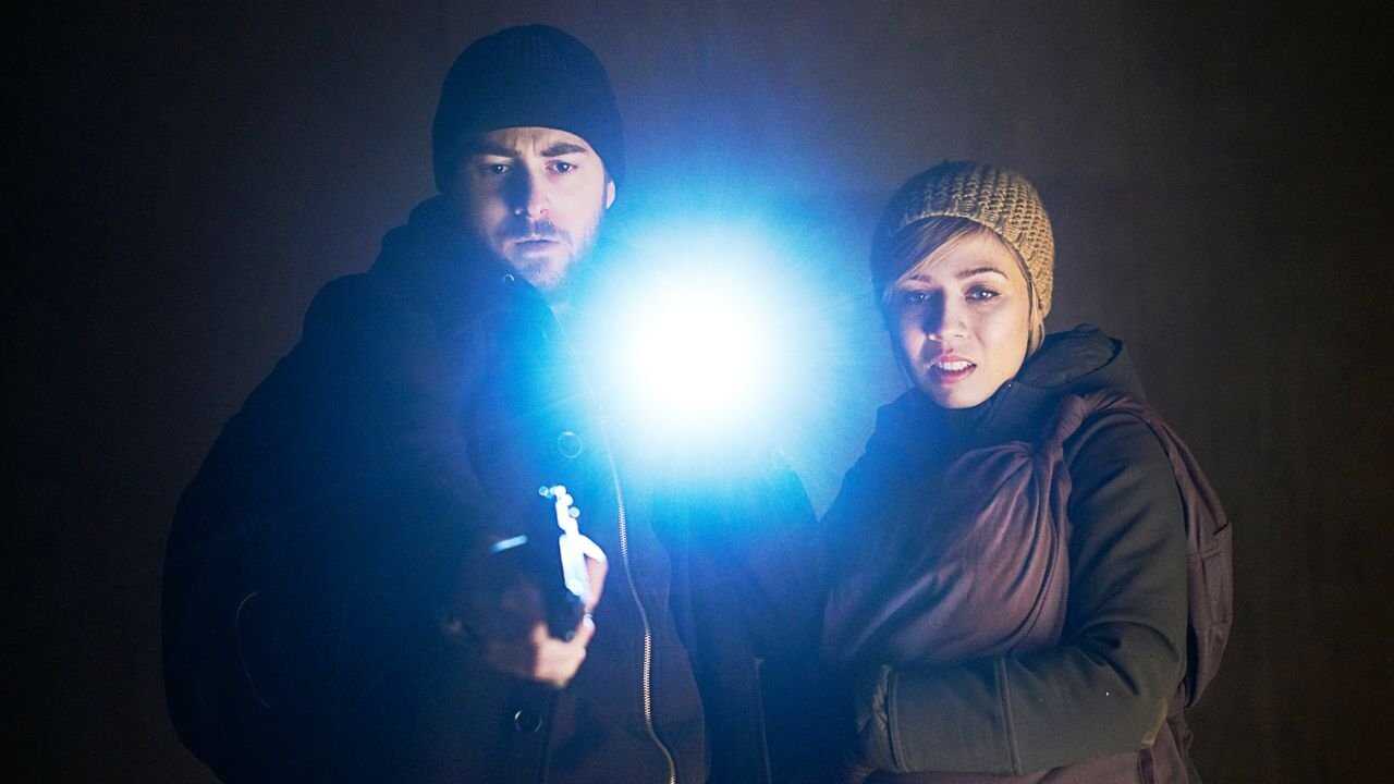 DE - Between (2015) 2