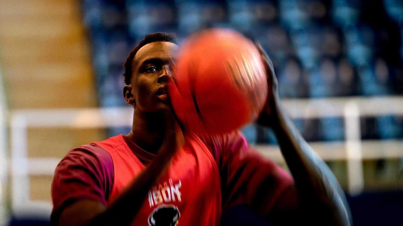 EN - The Long Game: Bigger Than Basketball (2022) 0