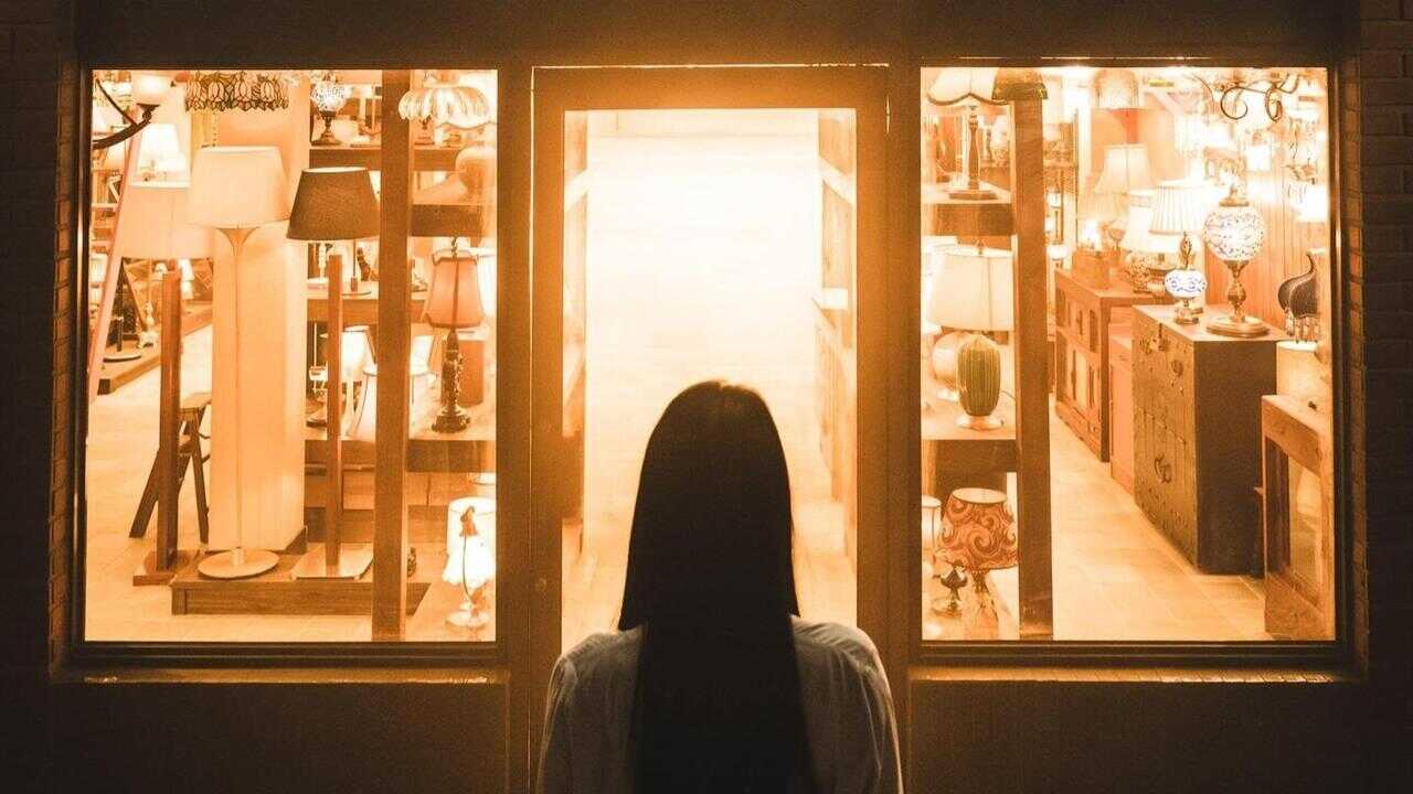 ES - Light Shop (2024) 1