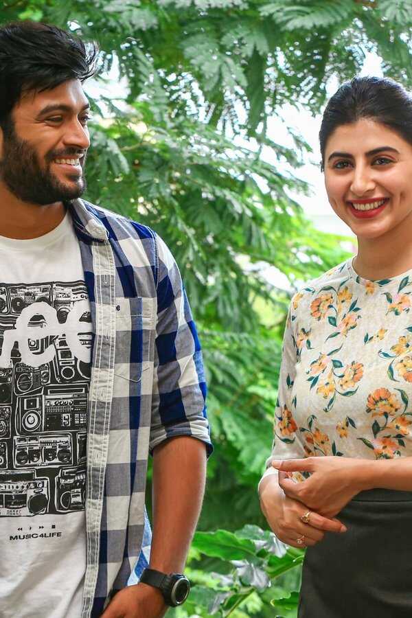 మెరిసే మెరిసే (2021) 0