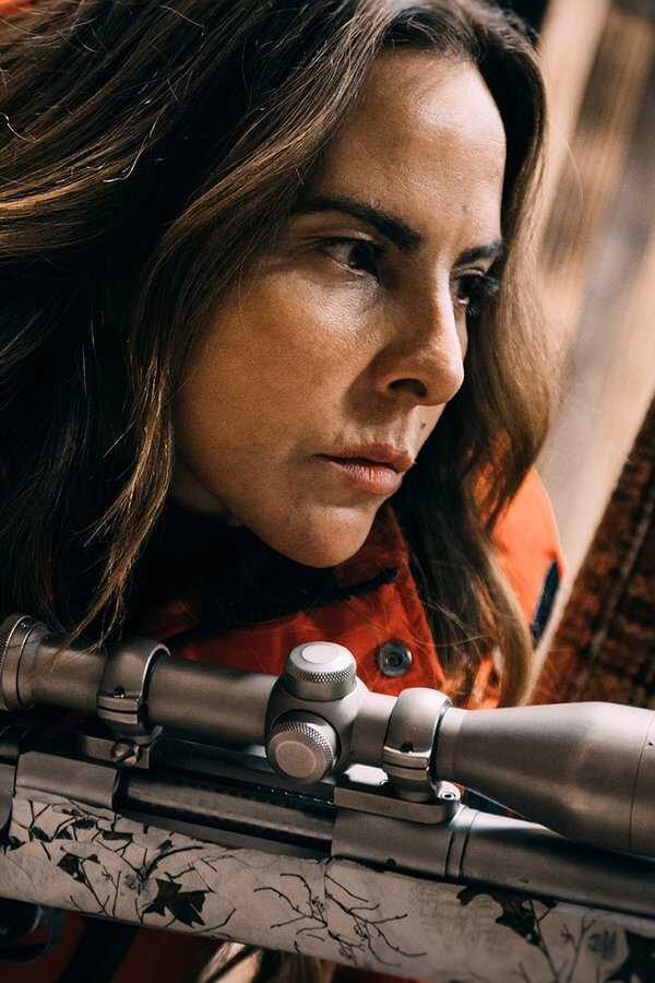 Cazando a Ava Bravo (2022) 0