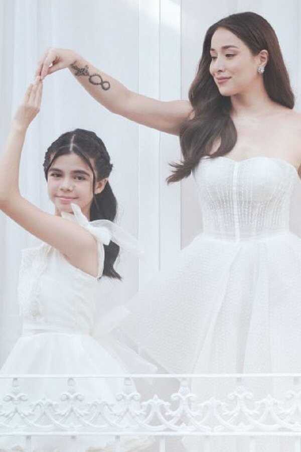 Wedding Dress (2022) 0