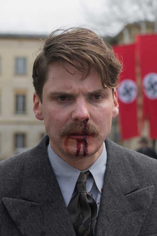 Alone in Berlin (2016) 0