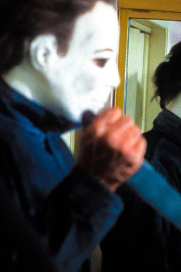 Halloween 4: Powrót Michaela Myersa (1988) 0