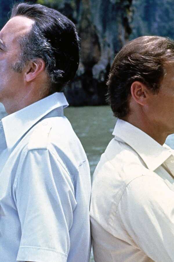 007 e o Homem da Pistola Dourada (1974) 0