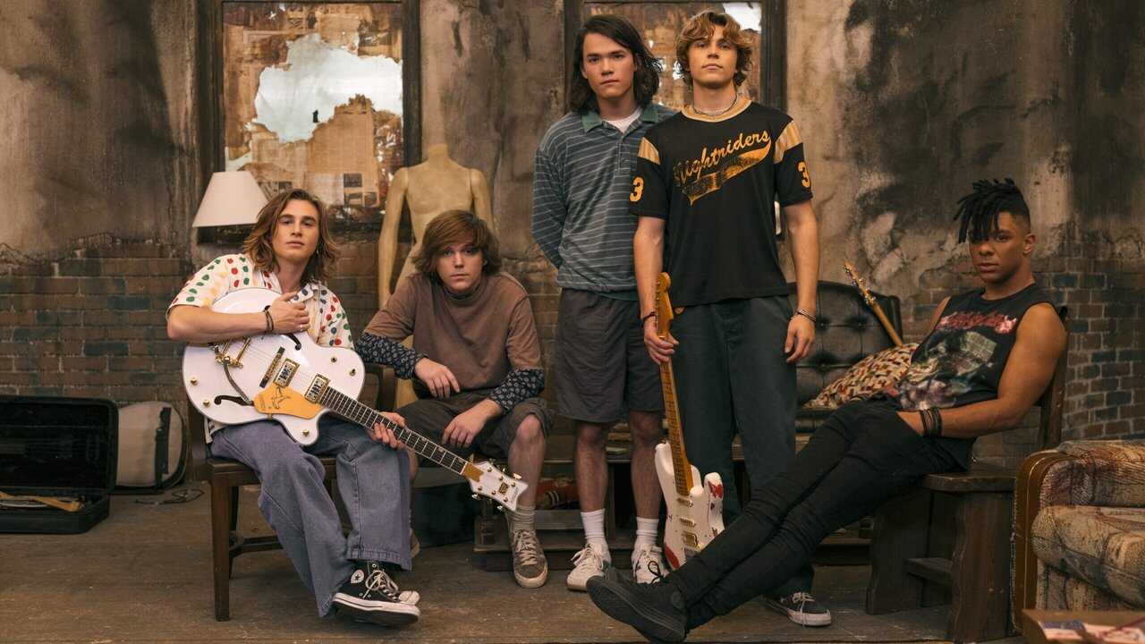 EN - The Runarounds (2025) (US) 1