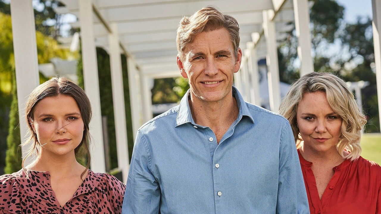 EN - Lie With Me (2021) 2